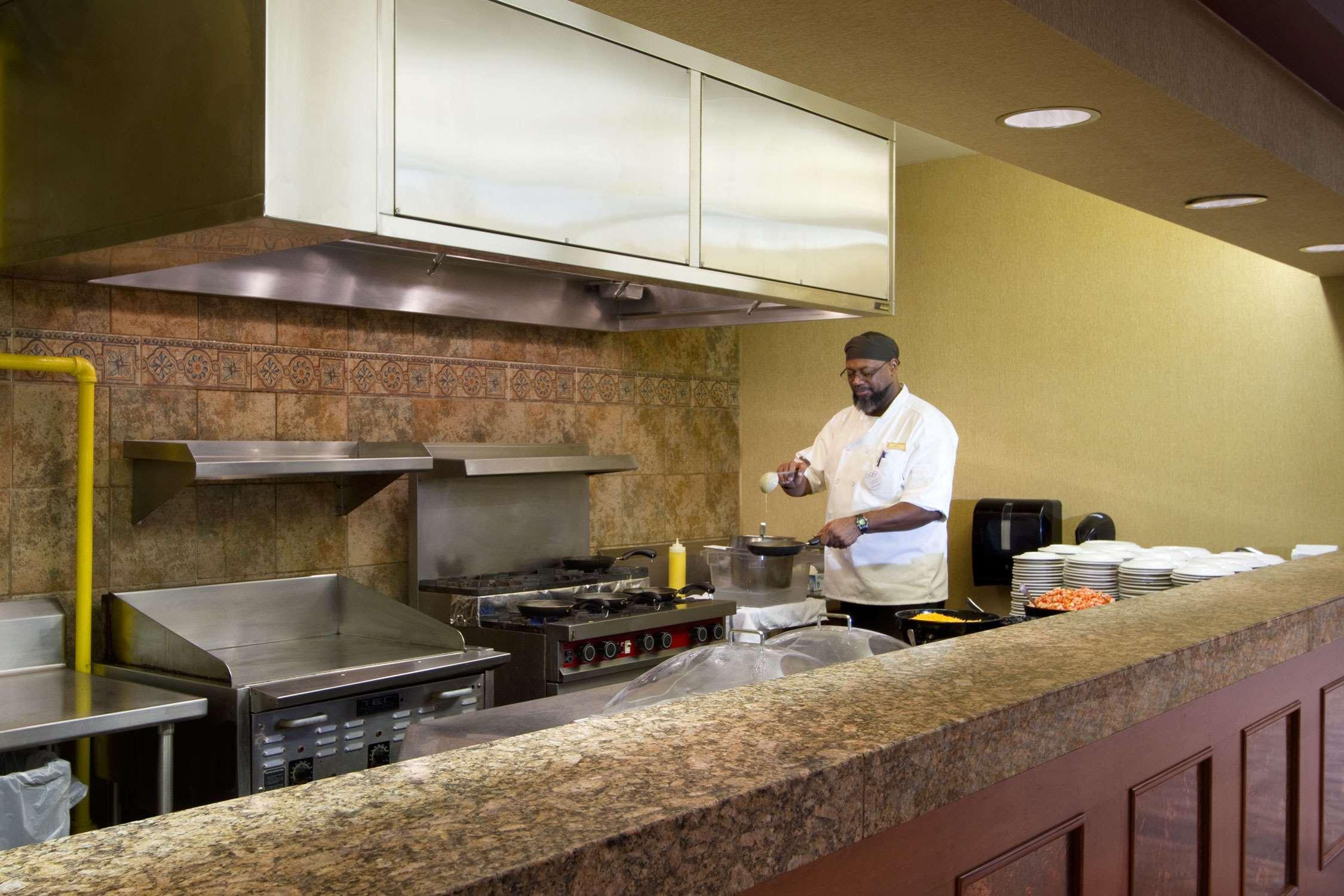 Embassy Suites North Charleston Airport Hotel Convention Экстерьер фото