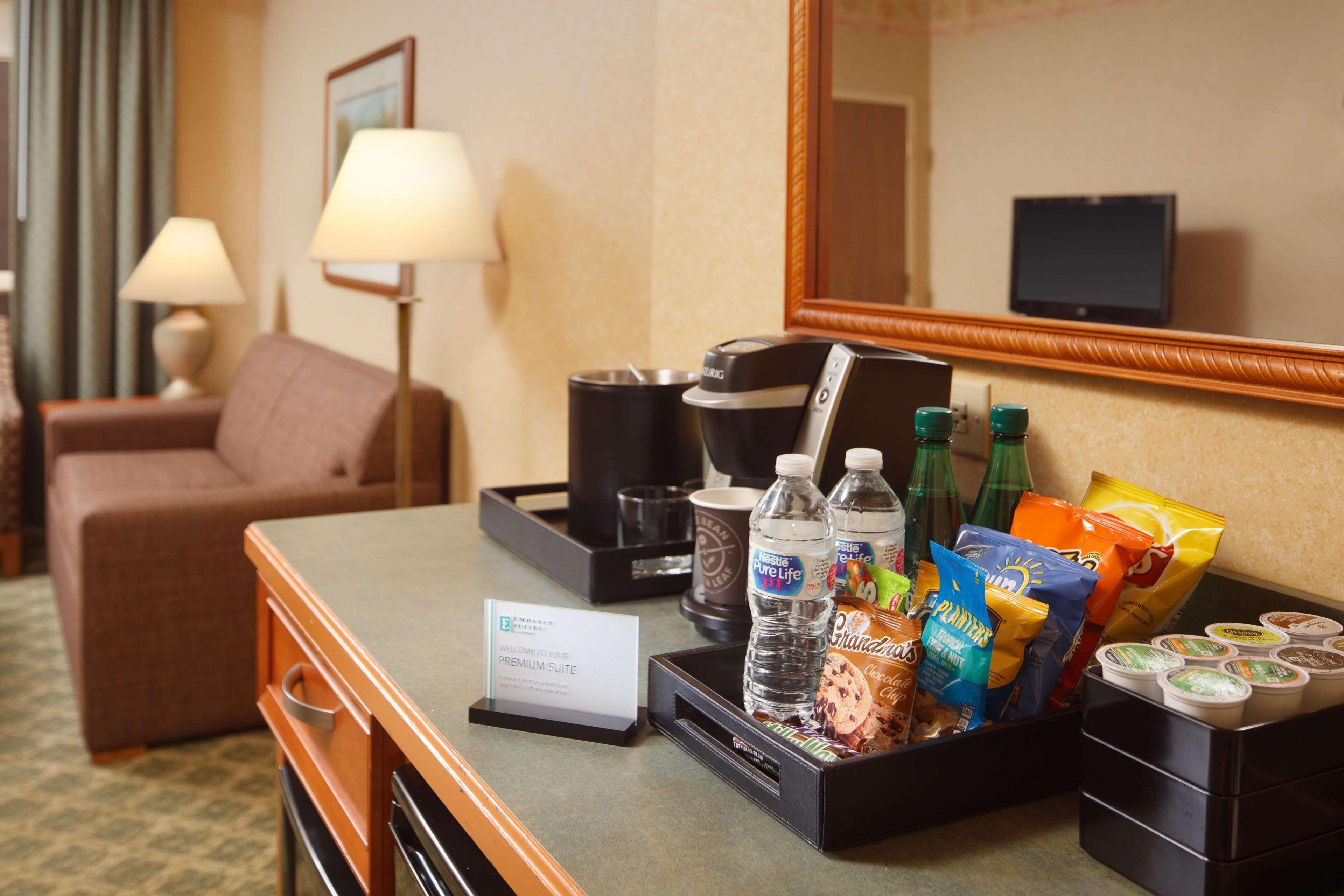 Embassy Suites North Charleston Airport Hotel Convention Экстерьер фото